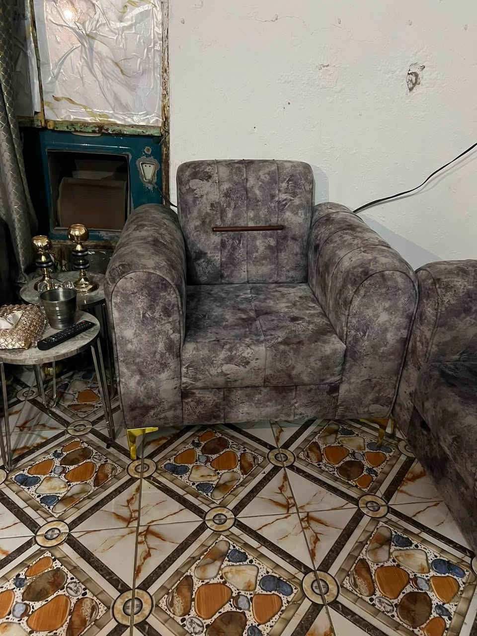 السلام عليكم تخم حطاطه استخدام شي قليل  خمس مقاعد عشر قطع لون مميز للاتواصل ***********واتساب ملاحضه اشعندك اشتري
