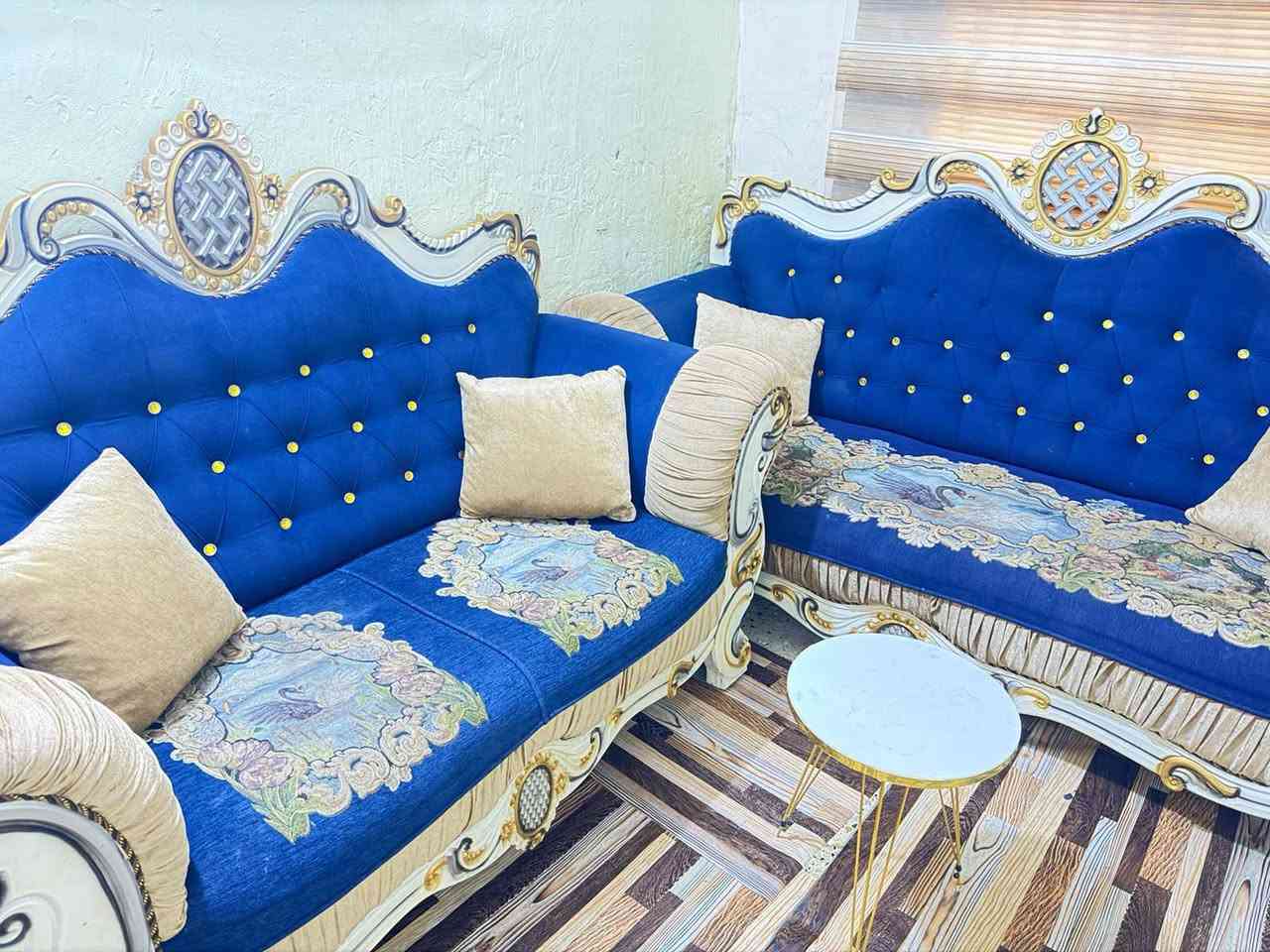 سلام عليكم هذا تخم ملكي جديد كـُلش
  3مقاعد و2 كراسي
ب550 وبي مجال قليل لان نظيف ولسفنج ضغط
***********
البصره حي العسكري
