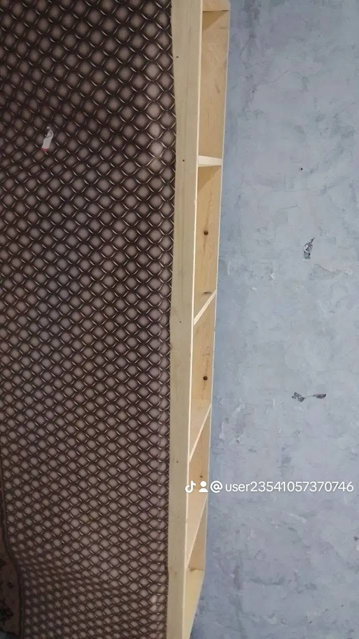 السلام عليكم  متاح رفوف مخظر.. شغل درجه اولا 
عنوان حله حي العسكري.. الشراي يتصل ***********

نص مكتوب في الصور:
- @user23541057370746