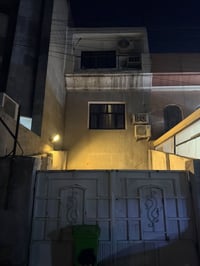 ٩٠م • ٣ غرف نوم • قرب علي نعمة