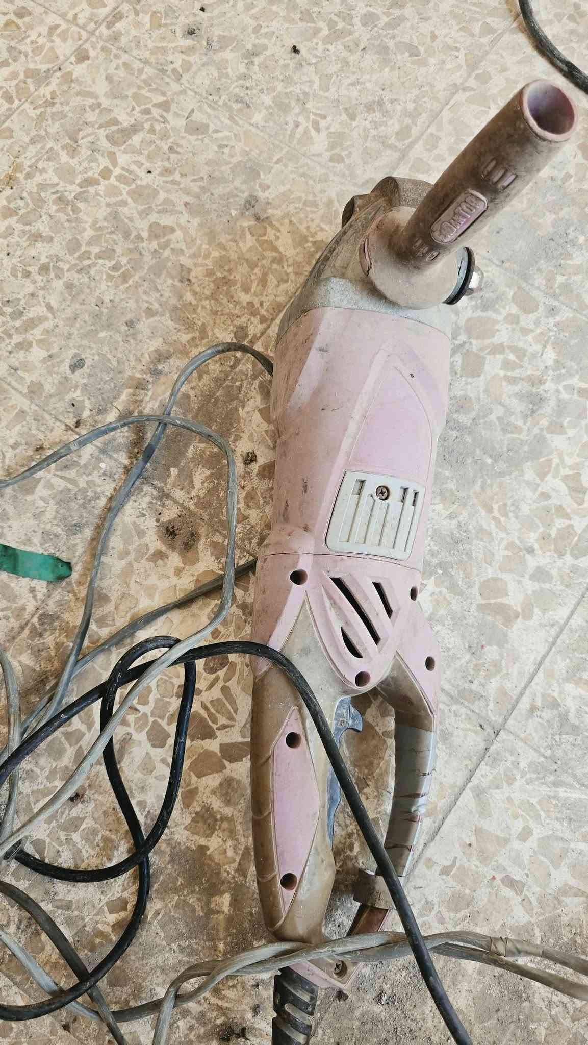 السلام عليكم
مكينه لحيم +كوسره +بطل هواء
(ماطور هوه)   مستخدمات استخدام قليل  (متروكات ) بس كلش نضيفات ع الفحص  المكينه لحيم حجم جبير. 
الي ياخذهن ع فحص شغلات 
للاستفسار اتصال ب رقم. ***********
