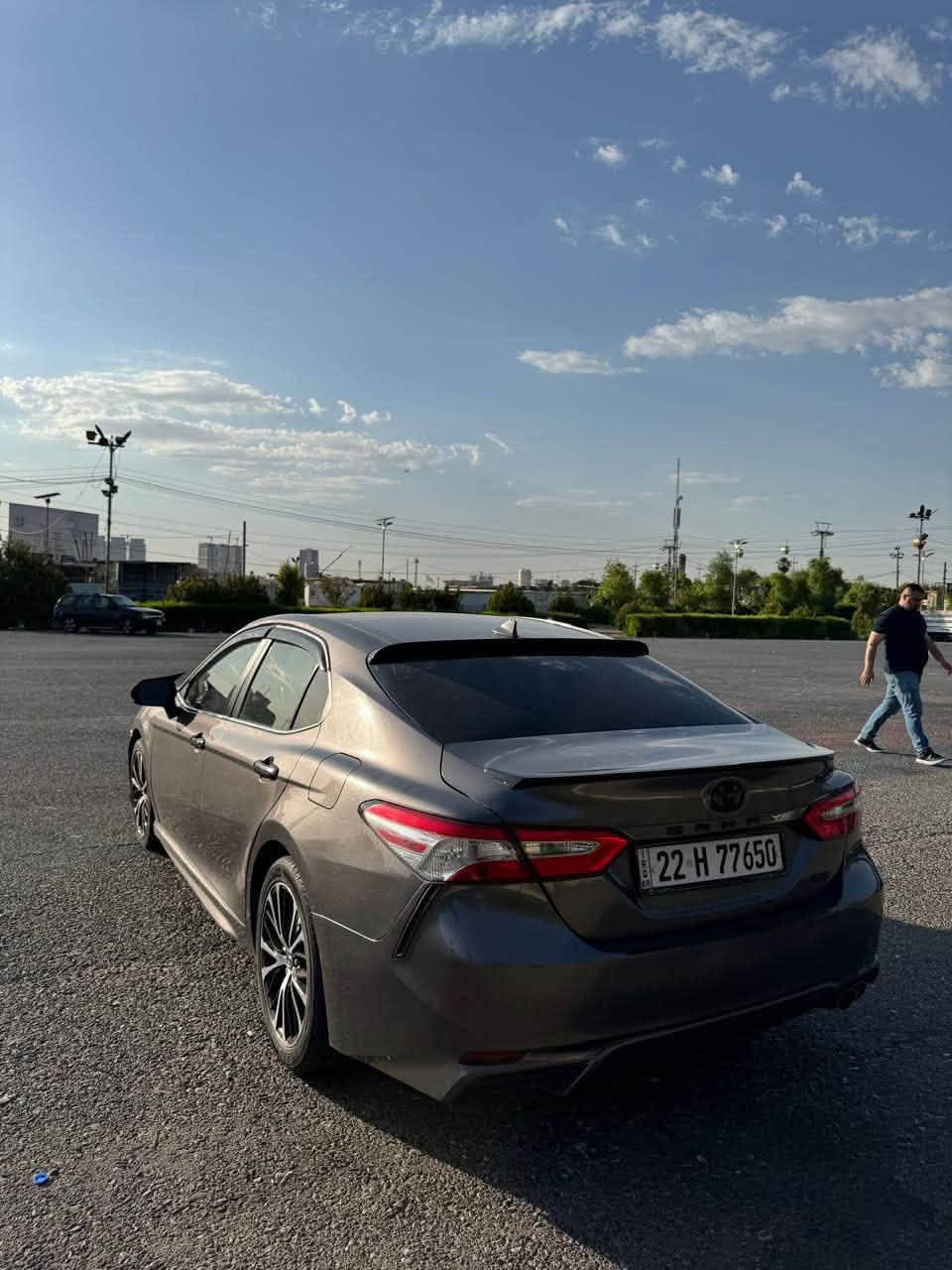 *🚗 للبيع تويوتا كامري SE موديل 2020 🚗*
بدون دواخل وبدون ايرباك بجم كبس 

*المواصفات:*
- *الموديل:* 2020 SE
- *الوارد:* أمريكي
- *الرقم:* اربيل -  بأسمي 
- *الحادث:* جانبي خفيف جدا
- *فتحة سلايد
- *الحالة:* جديدة من كلشي - كير - محرك - حدادية - تبريد ثلج - ما بيها أي نقص
- *دخول ذكي

صور الحادث بالمنشور

*السعر:* 165 ورقة وبيه مجال 💵
*مراوس:* أراوس بــ بي ام حديث فقط 

*للاستفسار:*
📞 ***********

نص مكتوب في الصور:
- Free bid history copart and iaai » Toyota » Camry » Toyota Camry Se 2020 Gray 2.5L vin: 4T1G11AK1LU935618
- Toyota Camry Se 2020 Gray 2.5L vin: 4T1G11AK1LU935618
- Final bid: $12525
- Auction: IAAI ON APPROVAL
- Lot number: 31398633
- Date of sale: 01.02.2022
- Year: 2020
- VIN: 4T1G11AK1LU935618
- Condition: Run and Drive
- Engine: 2.5L I-4 DOHC 16-VALVE -INC
- Mileage: 18594 milen.bidfax.info
- Seller: Infinity Insurance
- Free bid history copart and iaai » Toyota » Camry » Toyota Camry Se 2020 Gray 2.5L vin: 4T1G11AK1LU935618 Toyota Camry Se 2020 Gray 2.5L vin: 4T1G11AK1LU935618 Final bid: $12525 Auction: IAAI ON APPROVAL Lot number: 31398633 Date of sale: 01.02.2022 Year: 2020 VIN: 4T1G11AK1LU935618 Condition: Run and Drive Engine: 2.5L I-4 DOHC 16-VALVE -INC Mileage: 18534 milen.bidfax.info Seller: Infinity Insurance