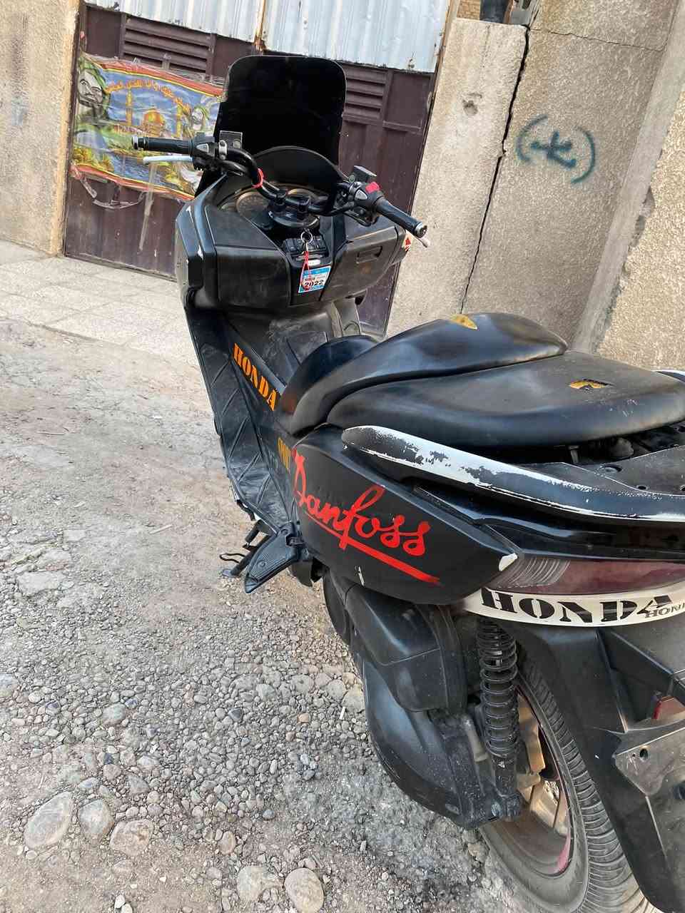 السلام عليكم شباب دراجه فورزه 012 للبيع العنوان بغداد الحريه الدولعي السعر 650 بيه مجال بيه  ملاحضات بسيطه الدراجه متروكه بس شغاله  شلعه معدل/*********** واتساب / هـ***********
