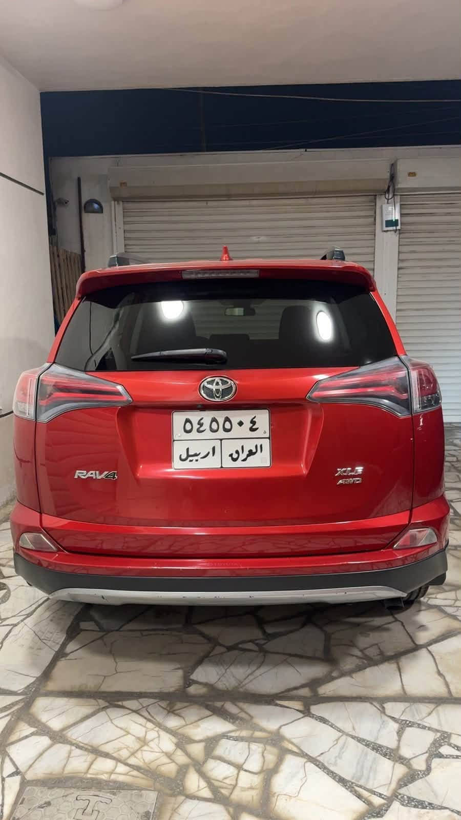 � للبيع تويوتا RAV4 موديل 2017

* الموديل: Toyota RAV4 2017
* اللون / أحمر
* مواصفات xle 
* الممشى: 134,000 كم
* الحادث: كانت حادثة جاملغ وتم تصليحها
* : إيرباك دركة + بردة مبدلات
* رقم اربيل 
مكان سيارة بغداد حي الجامعة
سعر 138 ورقة
***********

نص مكتوب في الصور:
- 2017 فول مواصفات