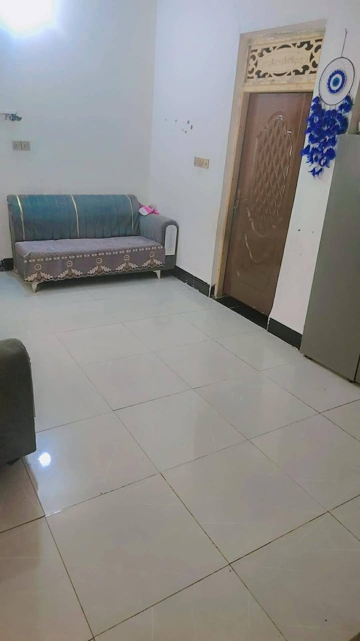 بيت للبيع المساحه 100خلف عمارات الزيتون سند 25يوجد خدمات اناره ليليه تبليط ماء كهرباء مجاري وسعر مناسب لجميع ارقم. ***********
