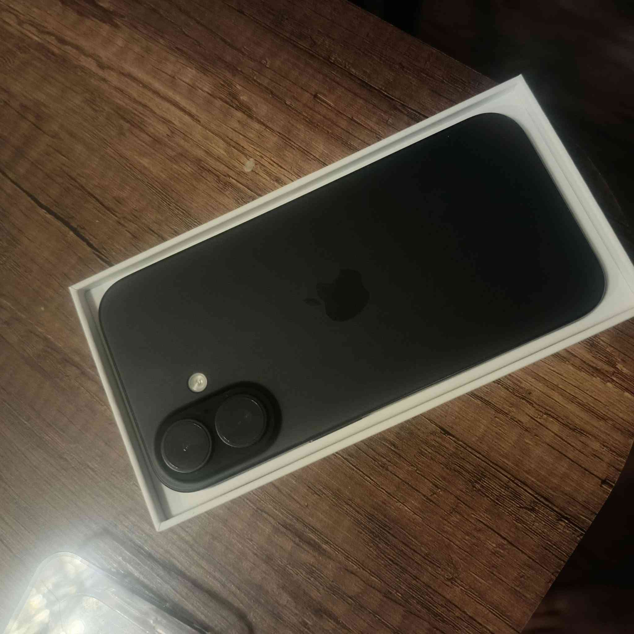 السلام عليكم iPhone 16 128gb هندي مستعمل  البطارية 100% مشحون 67 مرة يجي ويه الصندوك و كيبل الشحن و الكفر  السعر 950 الف دينار المكان بغداد اليرموك رقم التلفون ***********

نص مكتوب في الصور:
- 1:16 Battery Health Battery Health Normal This iPhone battery is performing as expected. About Battery & Warranty... Maximum Capacity 100% This is a measure of battery capacity relative to when it was new. Lower capacity may result in fewer hours of usage between charges. Cycle Count 67 This is the number of times iPhone has used your battery's capacity. Learn more... Manufacture Date August 2025 First Use February 2026
- 1:16
- About
- Name
- iPhone >
- iOS Version
- 27.0 >
- Model Name
- iPhone 16
- Model Number
- MYE73HN/A
- Serial Number
- Songs
- 0
- Videos
- Photos
- Capacity
- 128 GB
- Available
- 109.4 GB