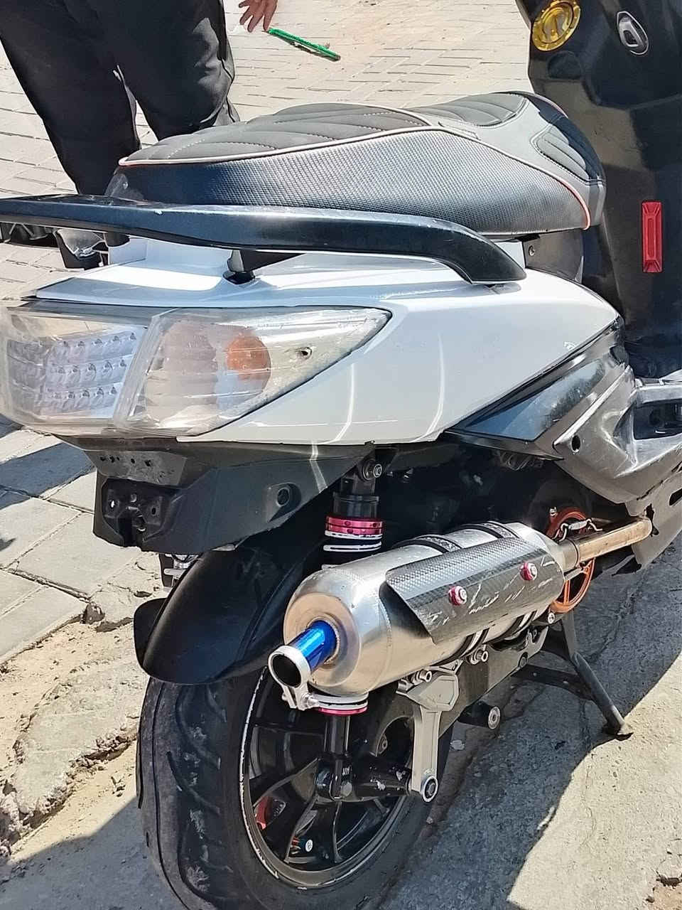 السلام عليكم سكنس فحل نوزل طلاعات خطين  طلاعات رياضي وصدر رياضي ويل مزوعه غراض كدام عينك كلجات كاسو شلعة تاكل الكاع و ااطيك معدل 125  يدات وفلاوين وقبق بانزين وقطرات وفراك سعرها 850 وبيها مجال بسيط للشراي لو مراوس حسب القناعه ب بيسي اكس جيل اول  رقمي *********** مكاني العبيدي
