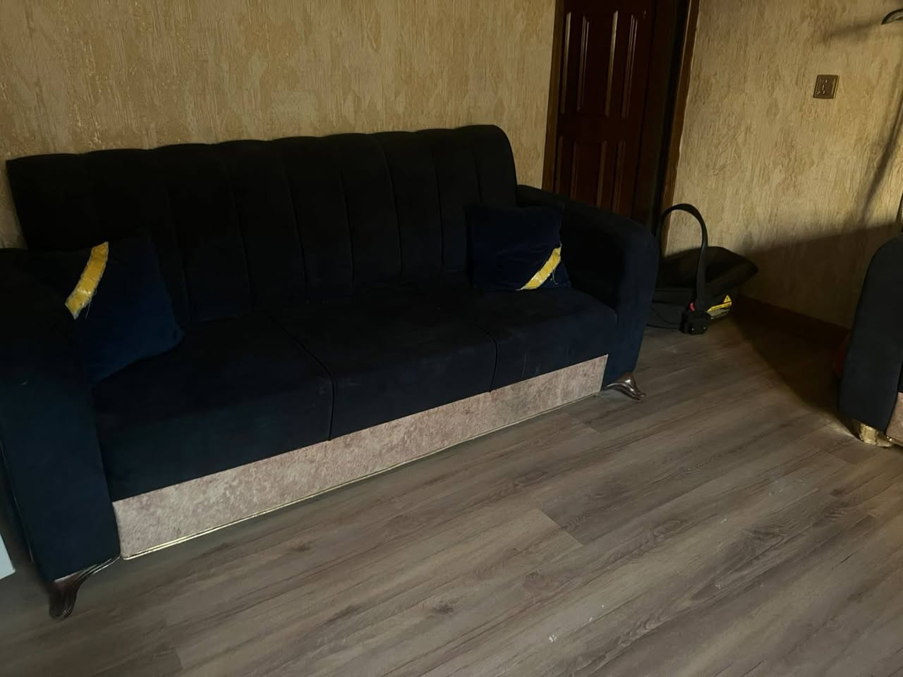 سلام عليكم عندي غراض  للبيع الاستفسار عله رقم***********
