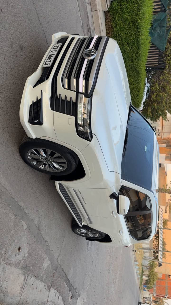 للبيع فقط لندكروز GXR شركه SAS موديل 2024 محرك 4000  ماشيه 39000 الف لمتدد مسويها كله اصلي مكفوله من الصبغ او البارد او تبديل عده رصعه جدا بسيطه مسحوبه رقم بغداد بسمي تحويل مباشر للستفسار ***********مكاني اليرموك بغداد, العراق
