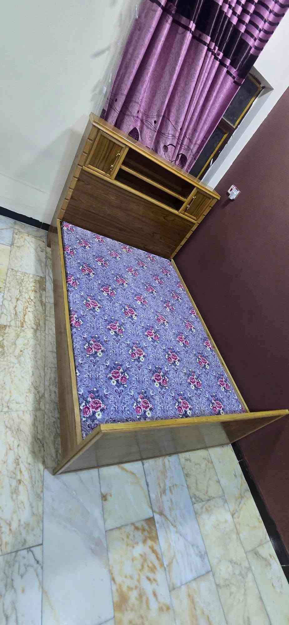السلام عليكم 
كنتور وجرباية صاج شغل درجة اولى للبيع  بعدها جديدة ممستعملة 
للتواصل *********** واتساب
