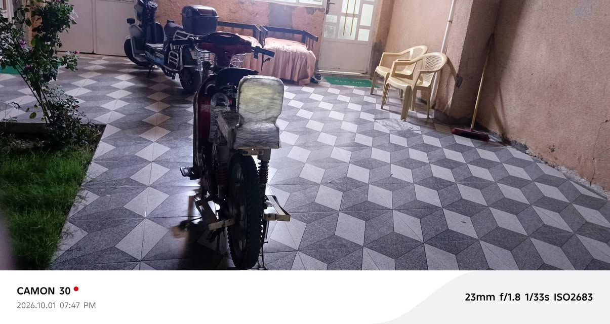 سلام عليكم موطورات للبيع 
موطور الاحمر فارس الذهبي 
نقصة بطارية وحدة وشاشة 
بطاريات منفخات بس ميقرن جوة ٨ 
اما الموطور الثاني نقصة بطاريات فقط 
بس كشرة تعبان كما موضح بل الصورة 
سعرهن ٢٠٠ قفل قفل المكان فلوجة حي العسكري شارع سادين رقمي  ***********

نص مكتوب في الصور:
- CAMON 30
- 2026.10.01 07:48 PM
- 23mm f/1.8 1/20s ISO2304
- 23mm f/1.8 1/33s ISO2011
- CAMON 30 2026.10.01 07:48 PM 23mm f/1.8 1/25s ISO2726
- CAMON 30 2026.10.01 07:47 PM 23mm f/1.8 1/25s ISO2203
- CAMON 30 2026.10.01 07:47 PM 23mm f/1.8 1/33s ISO2683
- CAMON 30 2026.10.01 07:48 PM 23mm f/1.8 1/33s ISO1939
- 2026.10.01 07:47 PM
- 23mm f/1.8 1/33s ISO2317
- 23mm f/1.8 1/20s ISO3273