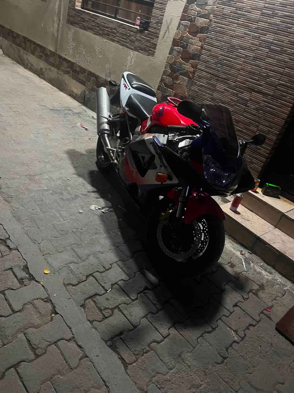 سلام عليكم بطح 929 دراجه مكينه وكفر بل جيس بيهة عقل ضارب فقط مكينه وكفر مكفوله للبيع 

مكاني بغداد شعله ***********،
