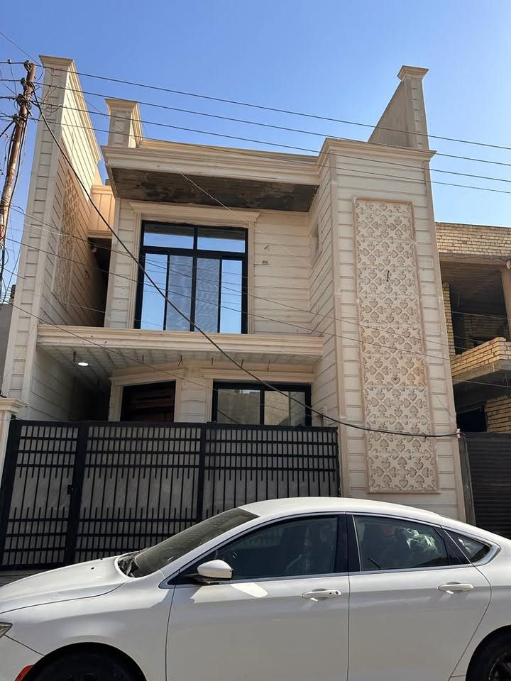 للبيع دار حديث بناء درجة اولى في منطقة حي العباس مقابل كلية الرشيد الاهلية المساحة 130 واجهة 6.5 
الطابق الارضي غرفة نوم ماستر وحولي مع مطبخ وصالة  مع حمام
الطابق الاول 3غرف نوم 2 منهم ماستر
الطابق الثاني بيتونة كبيرة بمساحة الواجهة 
سطح عدد 2
الارضية مرمر الابواب تركي الشبابيك المنيوم تركي دبل جام

للاستفسار اكثر التواصل مع صاحب الدار

***********

***********
