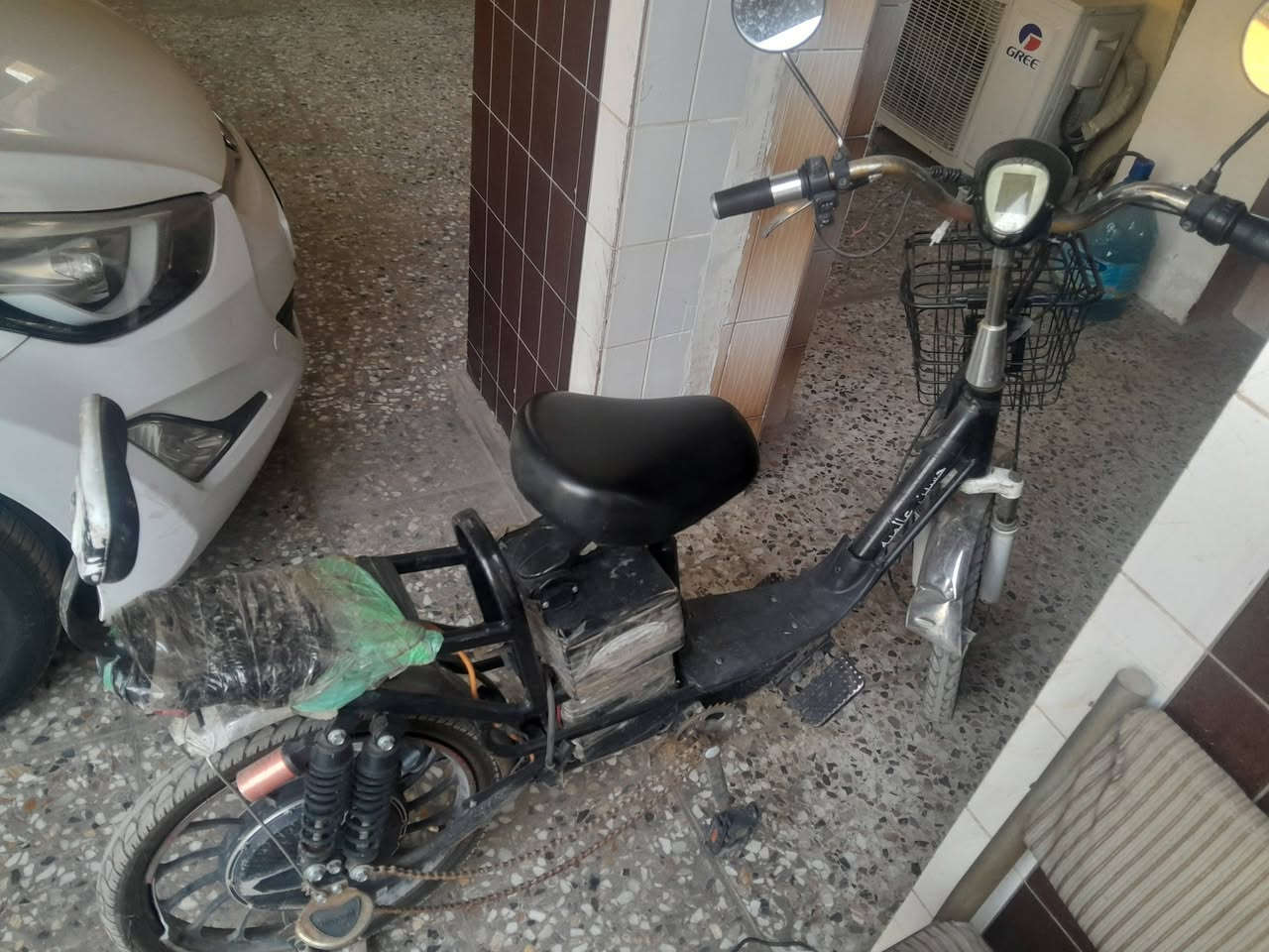 دراجة شحن • ٤ بطاريات • عجلة خلفية مكسورة