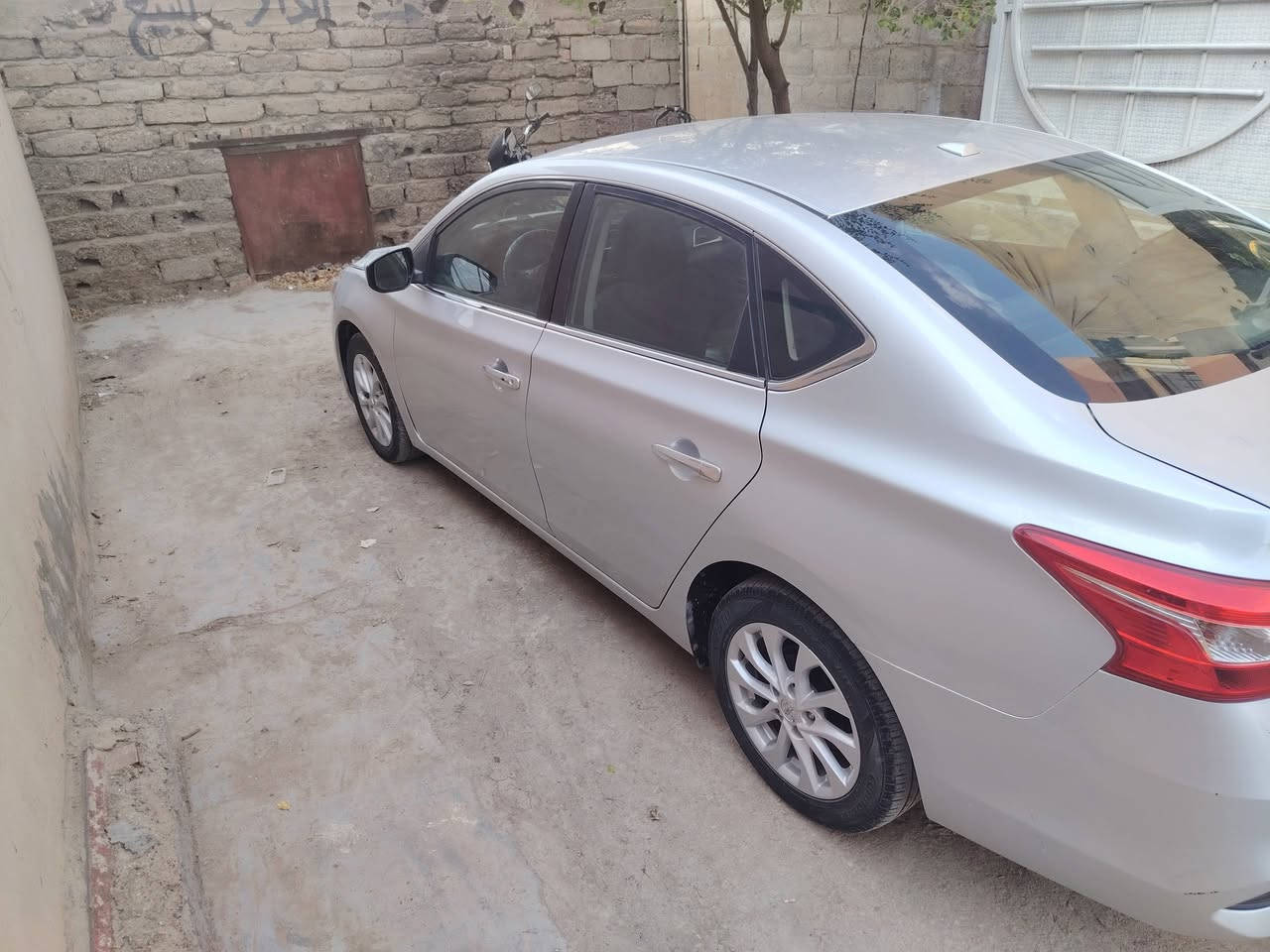 نيسان سنترا٢٠١٩ وارد امريكي مواصفات SVماشية ٨١الف ميل لون سلفر للأستفسار أكثر ***********مكان السيارة بعقوبة
