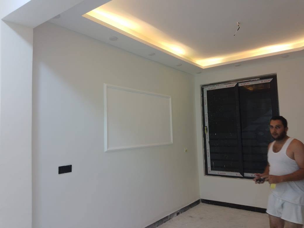 خلفات صبغ وديكورات ومعجون وحسب الطلب ولديكورات الي تعجبك وحنا خدام ***********
***********

