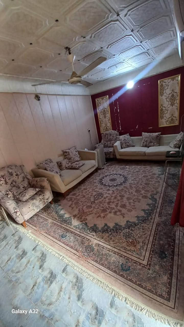 دار للبيع الموقع حي اور الثانيه
100 متر خلفي 
بناء بلوك وطابوگ 
عگاده .
ماي ومجاري وخدمات كاملة وتبليط بباب البيت موقع كلش حلو .السعر مناسب للاستفسار الاتصال ***********

نص مكتوب في الصور:
- Galaxy A32