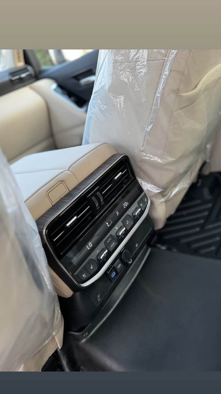 لاندكروز VXR 2023 بريم لمتدد فول 
داتا شو رقم بغداد ماشيه 35 مغلفه PPF 
فول للاخير معروف كفاله عامه من كلشي 

الهاتف : ***********
