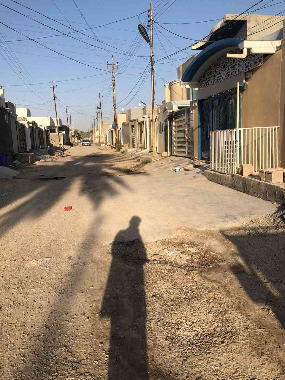 السلام عليكم دار للبيع لمساحا 100متو بناء حديث كل الخدمات مي مجاري كهرباء تبليط لموقع  العثمانيه  مقابيل  الرازي(***********)
