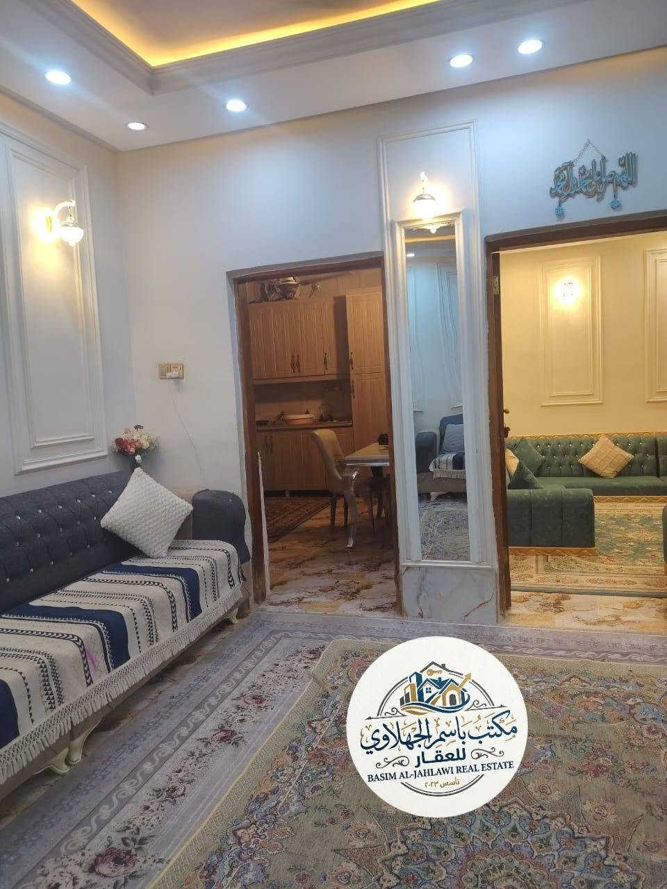 دار سكن للبيع قرب الكراج بغداد طابقين  135م مقدمة ١٠٠ وباقي وباقي ٦٥ كل شهر ٣٠٠ الف
دار سكن للبيع طابقين🛑🛑

 قرب الكراج بغداد 📌📌📌

 طابو صرف 📍

...................................ا

لطابق1️⃣ غرفة وصالةومطبخ وصحيات واستقبال 

 الطابق  2️⃣ ثلاث 3غرف وصاله وحمام وبيتونه كبيره 

.........................

#المساحة135 متر

مقدمة ١٠٠ وباقي ٦٥ كل شهر ٣٠٠ الف

#اتصل***********

نص مكتوب في الصور:
- مكتب باسم الجهلاوي للعقار BASIM AL-JAHLAWI REAL ESTATE تأسس ٢٠٢٣
- مكتب باسم الجهلاوي للعقار
- BASIM AL-JAHLAWI REAL ESTATE
- تأسس ٢٠٢٣