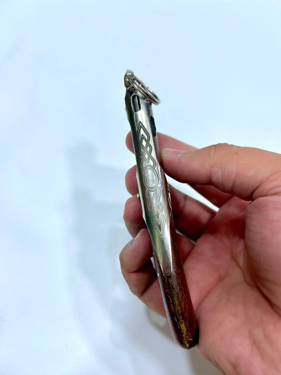 أوكابي أفريقي أصدار خاص مزغرف ومنقوش 
 قطعه مختلفه  نوادر بعدها خام
للبيع يوجد توصيل
للتفاصيل  واتساب فقط
***********
