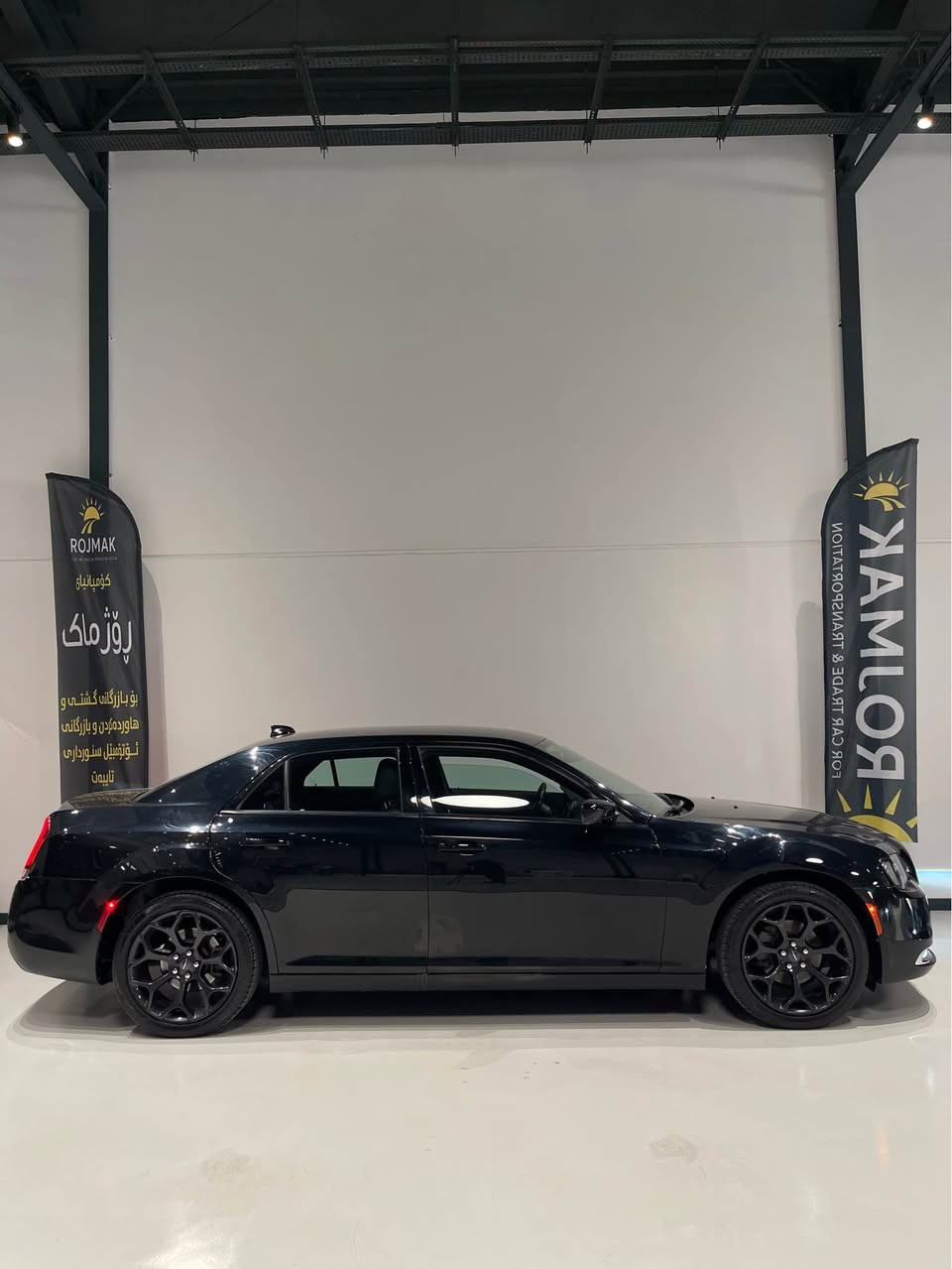 chrysler 300 2019 S 
كلين تايتڵە - بێ بۆیاخە بێ پارچە گۆڕان - 
تەنها دوو شوێن کارتی هەیە - 
کەنەدیە - تەنها 80 هەزار مایل ڕۆشتووە - 
ئێرباگی نەتەقیوە - گێڕ و مەکینە و کارەبایی بەشەرت
مواصفات S فوول فوول تەنها پانۆراما نیە 
- سەنەوی ڕەقەمی تازەیە— تازە سێرفس عام کراوە
تحویل غرامە بشرت - شوێن سلێمانی کۆمپانیای ڕۆژماک - 

***********
*********** 

کرایسلەر ٣٠٠ مودیل ٢٠١٩ مواصفات S 
کلین تایل مکفول کفالە عامە -بدون صبوخ 
بس بیها مکانین شبر صبوغ - سیارە سیرفس جدید
سیارە کندیە - ماشیە ٨٠ لف میل - سیارە ٦ سلندر 
کیر مکینە کهربائی کل بشرط - رقم سنویە جدید 
ارباکات کل سلیمە ( ما طاک) - تحویل غرامە بشرط
مکان سیارە سلیمانیە — شرکە روجماک

***********
*********** السليمانية, العراق
