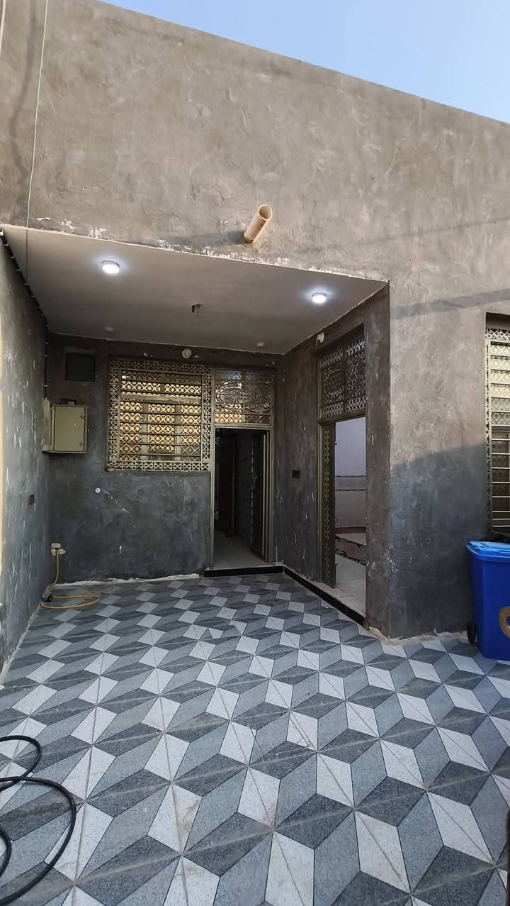 السلام عليكم دار للبيع طابو صرف مساحه 150 متر حي الاصدقاء  قرب مدرسة الوقف الشيعي يتكون من غرفتين نوم وصاله واستقبال ومطبخ ومجمع صحيات يتكون من غرفتين نوم وصاله واستقبال ومطبخ ومجمع صحيات 

عرض الشارع 8 متر  البيت بناء حديث

وسعره معقول

للاتصال ***********
