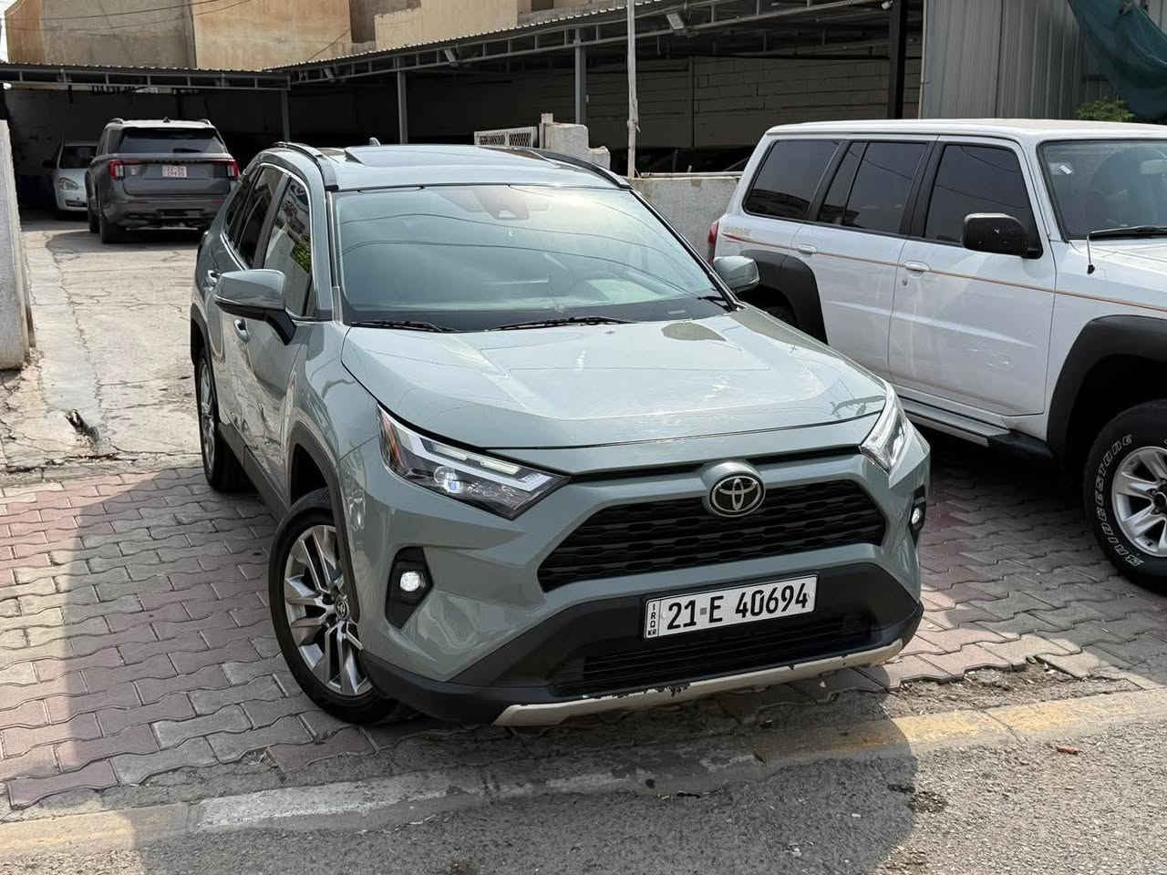 راف4 XLE • ٤٨٠٠٠ كم • بدون صبغ او تبديل