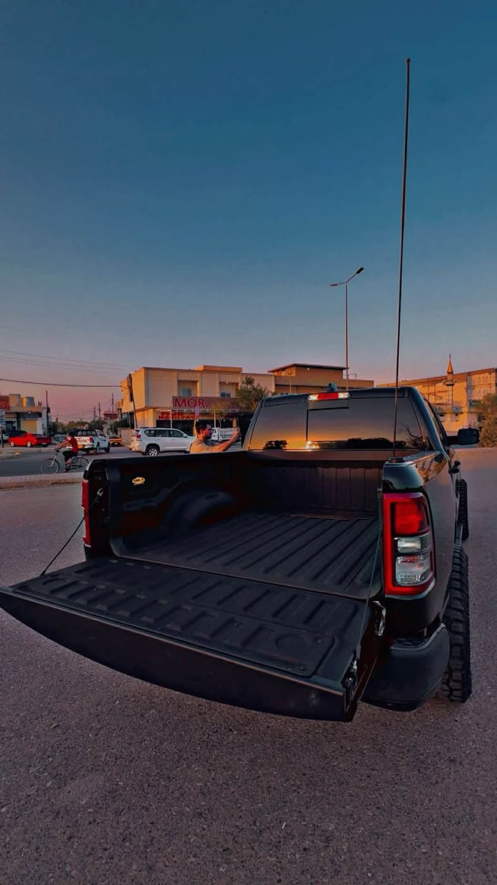 RAM BIGHORN 2022 v8/5700
سلام عليكم شباب للبيع او مراوس حسب قناعة 
رام موديل ٢٢ بيك هورن 
عداد المسافة 56 الف ميل
باب طويل بدي قصير المرغوب
ستيرن تدفئة 
كشن تدفئة
كشن كهرباء
شاشة كبير
تحكمات ستيرن 
دشبول ديجيتال
لايتات LED 
انارة ترحيب محيطية 
كشافات مع الاستدارة يمين يسار
حساسات أمامي خلفي
كامرة دوار
عليهة ترفيع 2,5 انج
ويالة وتايرات جبلي والبلاديات هم موجود
بدون صبغ وبدون ايرباك فقط سرقة لايت وبك لايت
بيهة تعديل بارد بلباب الخلفي 
سيارة نضيفة جداً استخدام شخصي 
سعر 350$ 
واتساب ***********
