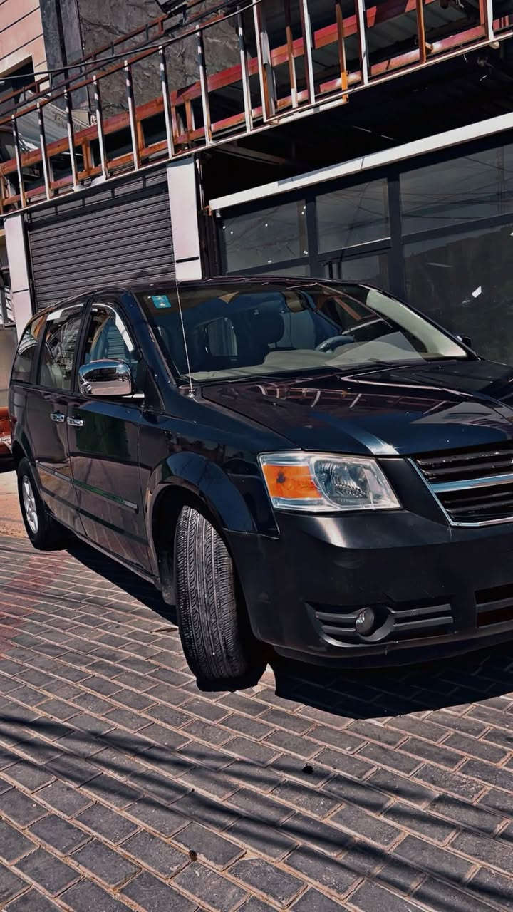 السلام عليكم دوج كرفان 2008 سياره ضربتها من امريكا باب الصندوك  وبيها قطع صبغ ابيع حزام غرفه جديده تبريد ثلج 3 قطع فرس خلفي كهربائيات كامله بوب كهرباء كشنات بلع سياره خير من الله رقم بغداد انكليزي سنويتها لل28 مكان بغداد الاعظميه سبع ابكار السعر 88 وبيها مجال للاستفسار***********
