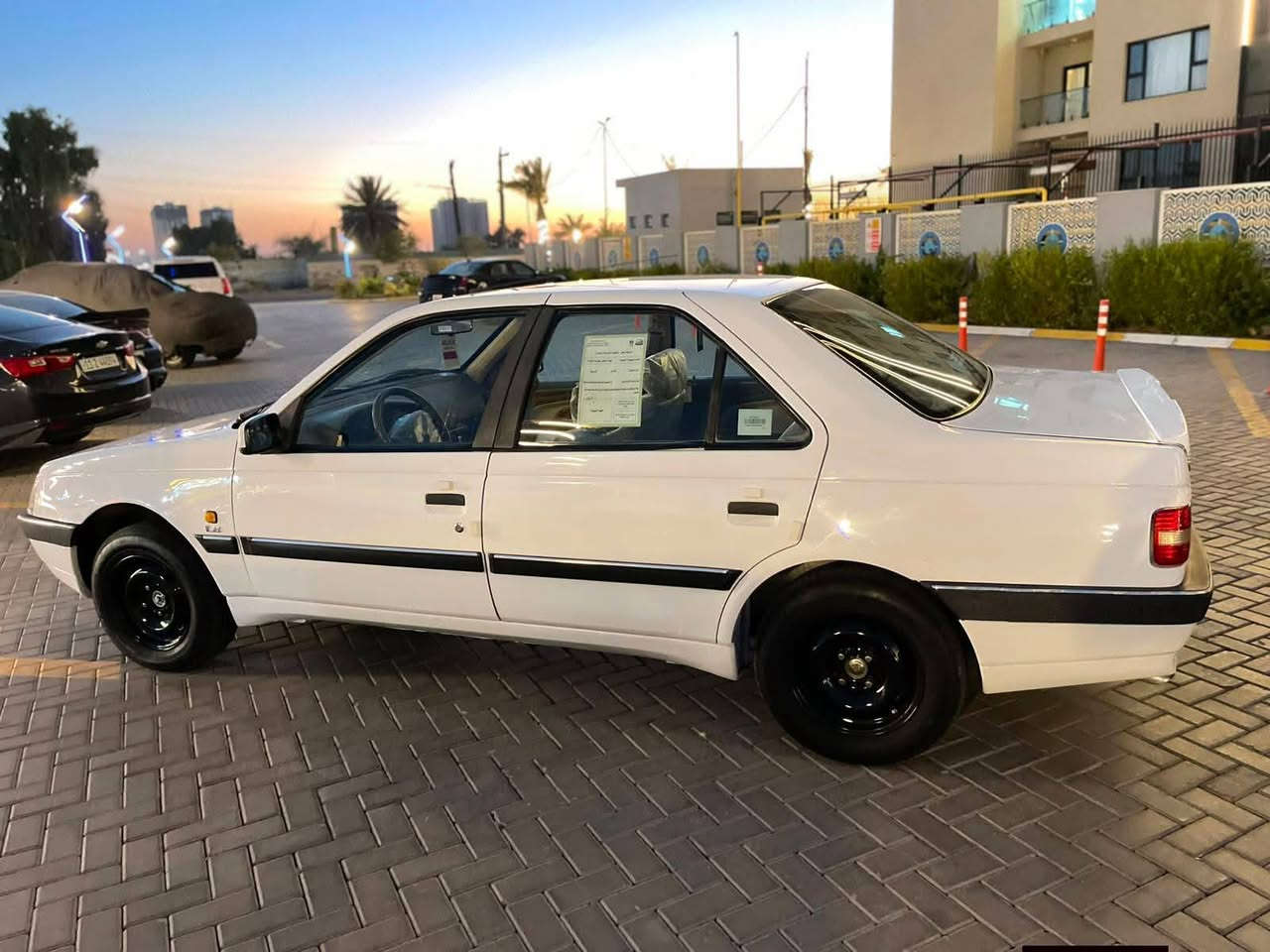 بيجو اكد 2016 بيها صبغ الحاملغ الايمن الامامي 
السعر 55 تخم تاير خط ابيض 
مكاني حي الجهاد 
***********
