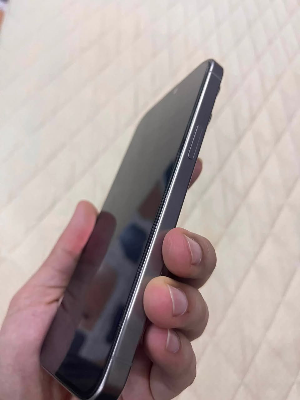 ايفون 15 برو ماكس 📱
ذاكرة ٢٥٦ 
بطارية ٨٥ 🔋 
عدد دورات ٥٨٣ 🔌 
نظافة ١٠٠٪؜ ، مكفول من كلشي ☑️ 
بدون ملحقات ‼️ 
السعر مليون بي مجال قليل 💵 
***********
