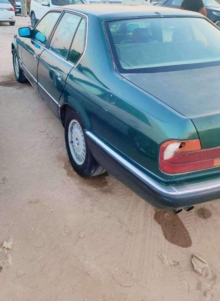 تفاصيل سياره داخل الصوره شراي يتصل

نص مكتوب في الصور:
- السلام عليكم بيم 735 كير مكينة جاهز تفاصيل سياره بي ام دبليو موديل ٩٢ سياره كير مكينة خير من الله تحويل مباشر رقم بغداد الون زيتوني تراي وين يعجبك وبيع مستعجل مكان بغداد العامرية شراي يتصل *********** او واتساب *********** سعرها ٢٨ورقه بيها نواقص بسيطه أقره المنشور واتصل