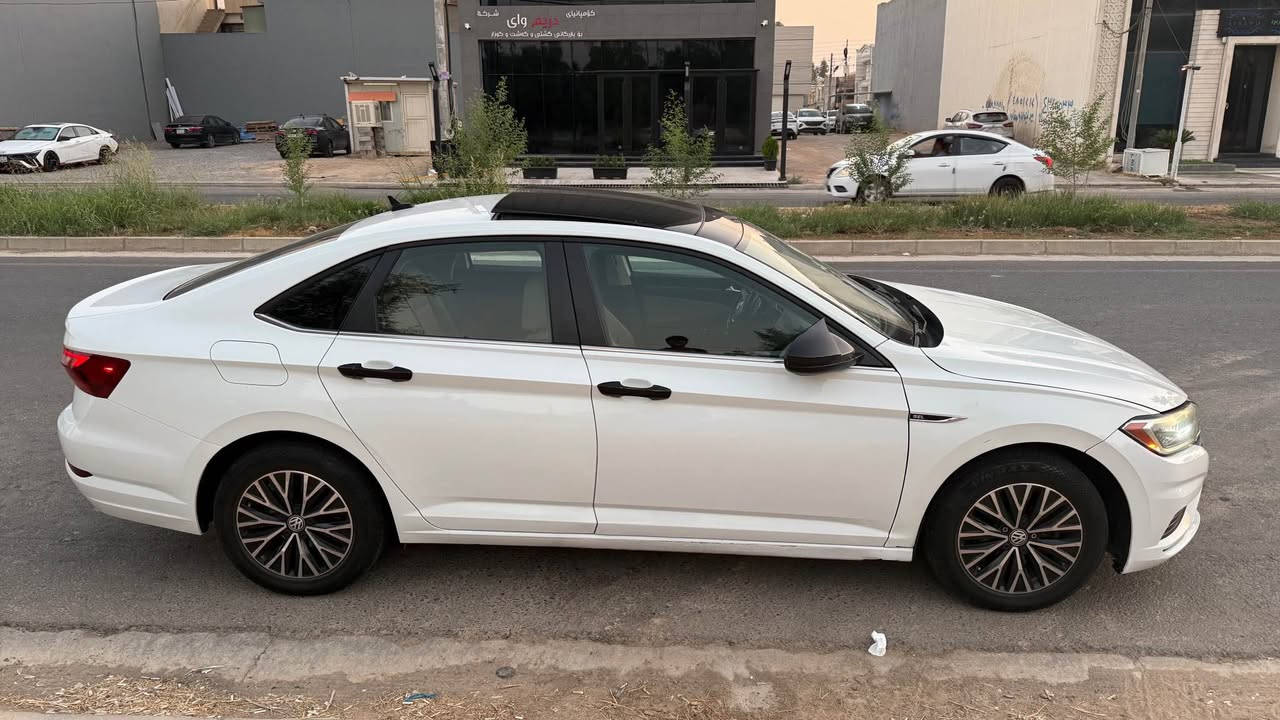 Jetta 2019 sel 
مواسەفات کەنەدی
پێش و پشت کەپس 
-رادار پێشەوە
-رادار پشتەوە
-راداری تەنیشت
-خەتی جادە
-فول لایت ئەوتۆ
-فڵچەی جام ئەوتۆ
-گێچ ئەلیکترۆنی
-پانۆراما
-سیدی بۆکس
-لیدی ناوەوە
-٣مۆدی لێخورین (نۆرماڵ-سپۆرت-ئیکۆ-کەستم) 
-کوشن هیتەر 
مواسەفاتی زۆر جوان و سەیارەیەکی زۆر خاوێن 
                                                                           
( ١٤٨،٠٠٠km)   ماوەی رۆیشتوو
سەنەوی و هەزە و هەموو شتێکی تازە کرایتەوە
٢ پارچە سوبغە دەرگاو چاملغی سەکن
ئەیرباگی بەس شان تەقیە
گێر و مەکینە بەشەرت

                                                                          14,500$
                                                              *********** أربيل, العراق
