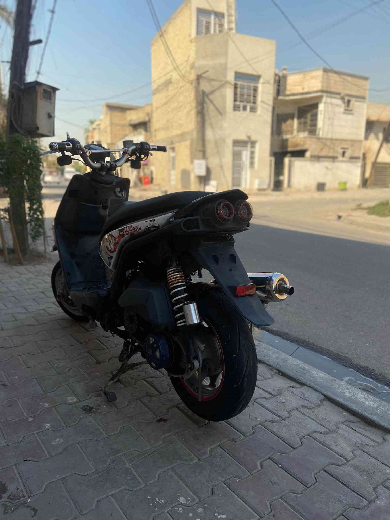 السلام عليكم للبيع او مراوس 🍀
سكنس جبلي ٢٠١٤ الدراجه بيها تزويد من اليابان الدراجه صارلها ٥ اشهر نازله 
مكينه 59 بلاد 
بيها زوج كلجات رياضي مختلفه 
بيها جويتر وجوين ودكشن KOSO مطابق 32 
بيها عقل RC رياضي 
منضومه زنون 
صالنصه بوري عدل ستيل مختلفه فوك الفلاوين وزه وجعره BWS 125 ✈️🔪
وبيها نواعم ستيرن ملقط بواقه قطره كرزيه كلهن أصليات 
كفراتها اصليه موشمه 
الدراجه بيها هواي كتفات وريموت ما اعرف بيهن كلش 
الدراجه شلعه ومعدل هجم بيها ضربت رون ومعدل اله هجم 
مكاني بغداد الدوره 
(ملاحضه) اخوان لا تقارنونها باراكضات وكلها تجاري دراجه ملحه فول ملاح وجديده الصور ضالمتها تجي وتفحص وتشلع عيوني لوتي لتصير
السعر // مليون و ١٠٠ مجالك مال جيه الدراجه ع ضمان ترايك وين متريد 
هــ***********  واتس
