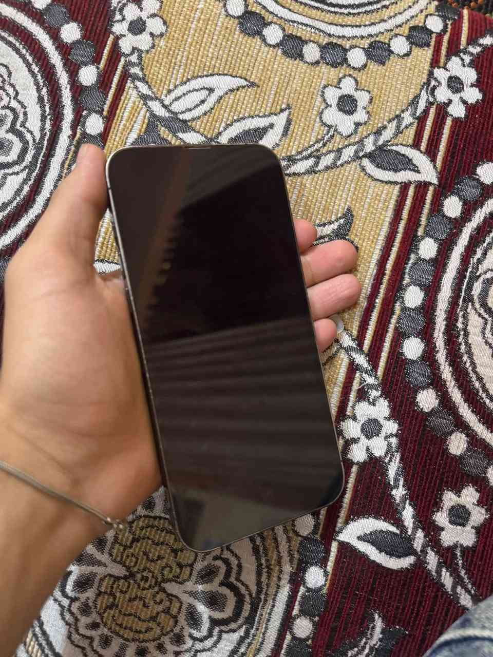 السلام عليكم 13 برو ماكس بطاريه 93 ذاكرى 128 جهاز كفالى عامه ***********
