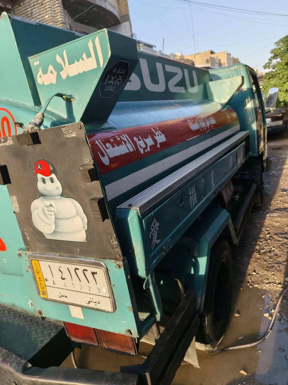السلام عليكم
تنكر ازوزه 
موديل ٩٩
حمولته ٢٠٣٠٠
تحويل ثاني يوم 
كير مكينه مكفوله 
سعر ٤٧ 
***********
