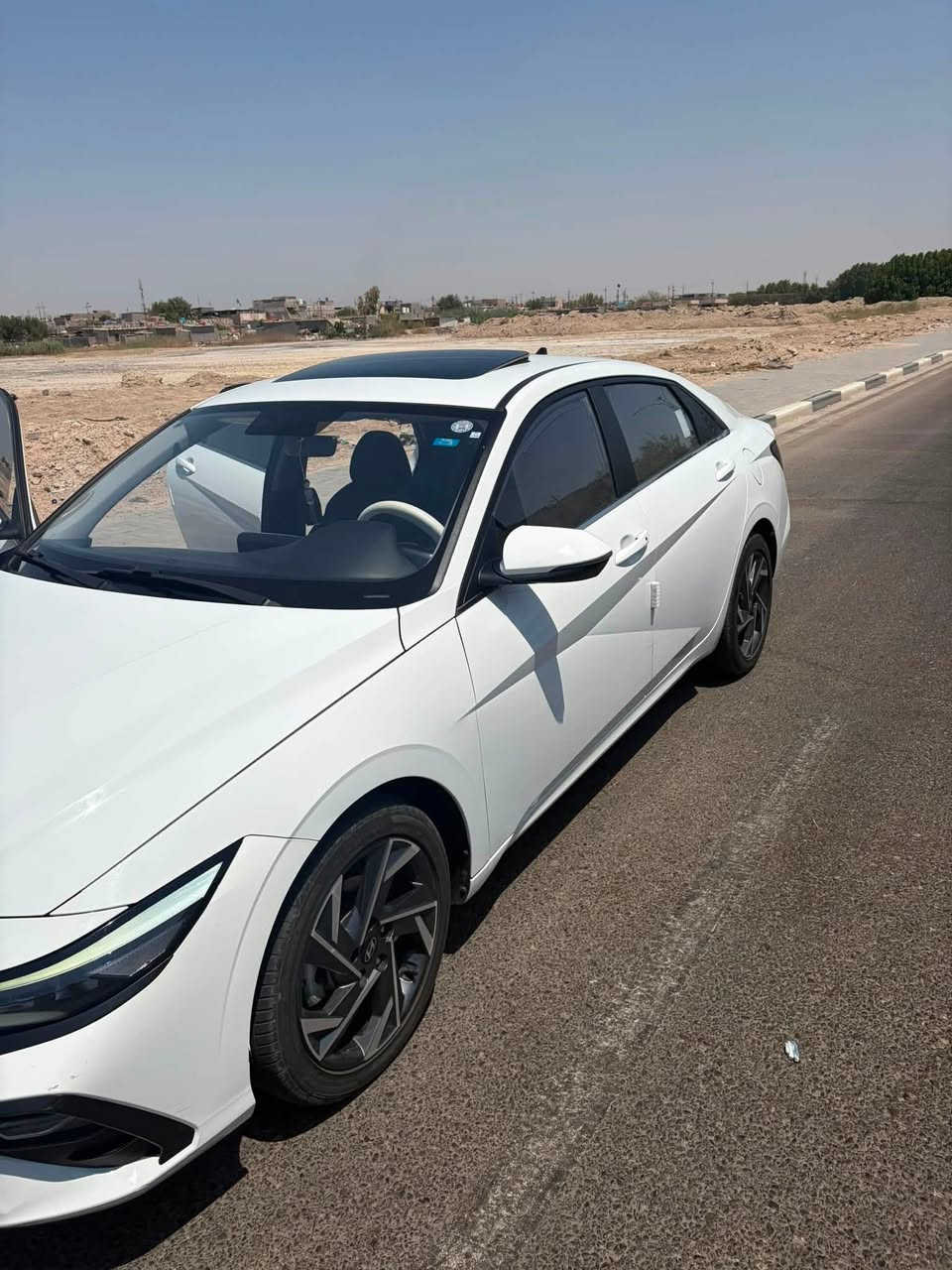 السلام عليكم سياره الانترا تجميع صيني ماشيه 55 قابله للزياده مديل24 السياره شوفت عينك ربع الباب الامامي بي صبغ وشبرين بنيد وجاملق 
التبريد ثلج بس الكمبريسر بي ضعف 
مكاني بصره ياسين خريبط 
***********
السعر١٣٢مجال قليل
