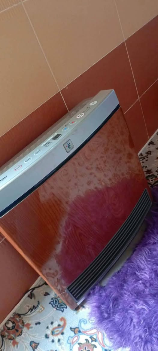 بۆ فرۆشتن: گەرمکەرەوەی غازی پێشکەوتووی براندی ڕینای (Rinnai RC-390NP)3تەن و نیو
ئەم گەرمکەرەوە زۆر خاوێنە، کوالێتی بەرزە و بە تەکنەلۆژیای سەردەم دروستکراوە. بژاردەیەکی زۆر نایابە بۆ گەرمکردنەوەی ژوور، هۆڵ یان شوێنی کار بە شێوازێکی خێرا، بێدەنگ و سەلامەت.
**مواسەفات و تایبەتمەندییەکان:**
 * **براد و مۆدێل:** Rinnai RC-390NP (ژاپۆنی ئەسڵی).
 * **تەکنەلۆژیای پاککردنەوەی هەوا (Cluster Ion Technology):** جگە لە گەرمکردنەوە، هەوای ژوورەکەش پاک دەکاتەوە و بەکتریا و بۆنە نەخوازراوەکان ناهێڵێت
 سیستەمی کۆنتڕۆڵ و شاشەی دیجیتاڵ شاشەی ڕوونی هەیە بۆ ڕێکخستن و نیشاندانی پلەی گەرمی و کاتژمێر سیستەمی سەلامەتیی بەرز پارێزراوە لە ڕووداوی کوژاندنەوەی نەخوازراو و کۆنتڕۆڵی تەواوی سووتانەکەی دەکا تکارکردنی بێدەنگ و بێبۆن بێ ئەوەی دەنگ دروست بکات یان بۆنی غاز بڵاو بکاتەوە، ژوورەکە بە خێرایی گەرم دەکات.
 * **نرخ:** 85,000 دینار (هەشتا و پێنج هەزار دینار)
 **شوێن:** هەڵەبجەی شەهید
بۆ کڕین، پەیوەندی بکەن یان نامە بنێرن
***********
