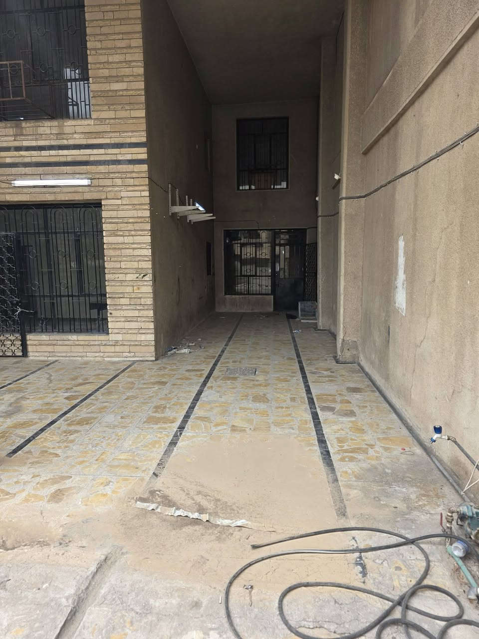 ٣٠٠م • ٤نوم • ٢حمام