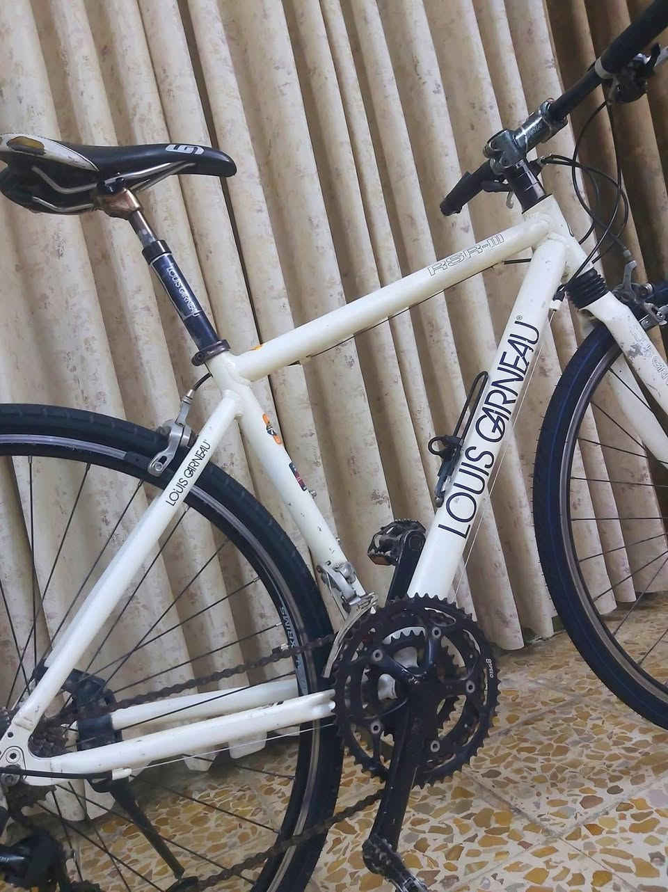 دراجة نوع 700c ماركة LOUIS GARNEAU لويس كندي غني عن التعريف لشة مضلعة نظافة 90/%

معدن فول المنيوم 

                      ماشة المنيوم صب
 
                                           سستم شيمانو ما عده العكرب

كيورة سحب دفع شاشة
 
                                  دشالي 3امامي 8خلفي 

نظافة الويالة كمبليون 

                     ركبة وستيرن وسرج وبوري سرج ختم لويس

السعر 160الف وبي مجال 

((العنوان/بغداد/البلديات)) رقم الهاتف ***********
