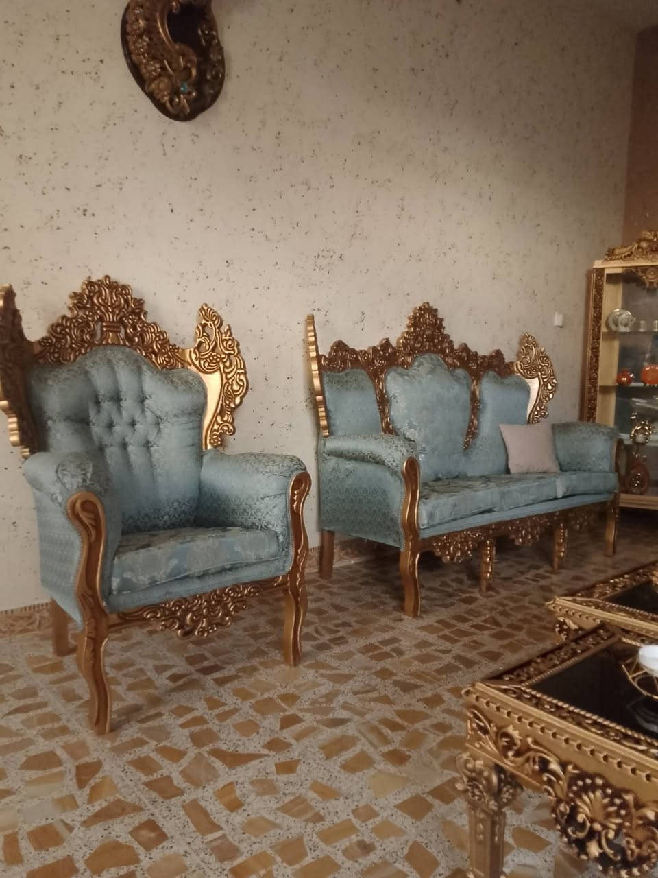 تخم عشر مقاعد للبيع 
وطبلات تلاثه 
السعر 650 وبيه مجال 
التصال على الرقم ***********
