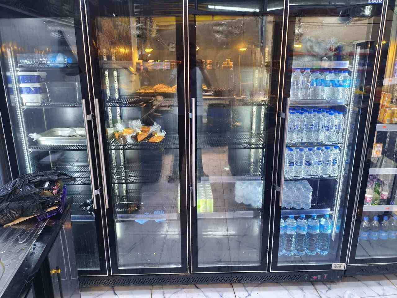 @إشارة براد نظيف مستخدم اقل من ثلاث اشهر  تركيه  الصناعه براد ابو الاربع خانات  نظيف جداً   شراي انتصل على  هذا الرقم ***********
