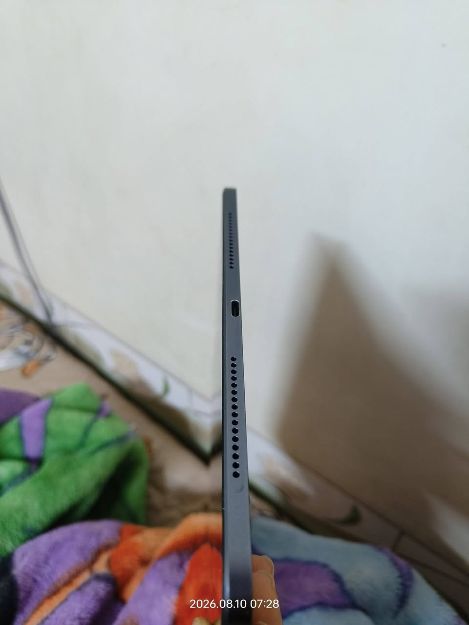 🔥 للبيع: الوحش العملاق Xiaomi Pad 6S Pro (بحالة ممتازة جداً) 🔥
جهاز فئة عليا (Flagship) يجمع بين الأداء الخارق للألعاب، وإنجاز الأعمال والمهام الدراسية، والتصفح بقمة السلاسة!
أبرز المواصفات والأداء:
المعالج: Snapdragon 8 Gen 2 – يقدم أعلى أداء للجرافيكس والألعاب الثقيلة والتصفح السريع جداً.
الذاكرة والتخزين: مساحة تخزين ضخمة 512 جيجابايت + رام 12 جيجابايت (+ 12 جيجابايت إضافية) لسلاسة مطلقة.
الشاشة: عملاقة بحجم 12.4 إنش بدقة 3K وتردد 144Hz لسلاسة فائقة وألوان مبهرة.
البطارية والشحن: بطارية ضخمة 10,000 mAh تدوم طويلاً + شحن خارق بقدرة 120W (يشحن الجهاز بالكامل في وقت قياسي).
الصوت: 6 سماعات خارجية بدعم Dolby Atmos لصوت سينمائي ونقي جداً.
الكاميرا: خلفية بدقة 50 ميجابكسل + أمامية 32 ميجابكسل ممتازة للمكالمات والاجتماعات بدقة عالية.
النظام: HyperOS الممتاز في تعدد المهام وتقسيم الشاشة.
التصميم: هيكل معدني بالكامل، أنيق وفخم.
تفاصيل الجهاز المعروض:
النظافة: نظيف جداً (بحالة ممتازة).
الملحقات: الكرتون الأصلي + الشاحن الأصلي (120W) + كفر حماية.
💰 السعر: 630,000 دينار عراقي - قابل للتفاوض
📍 الموقع: البصرة
📞 للتواصل: ***********
