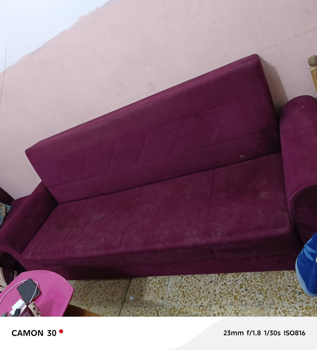 تخم تركي للبيع سعر 130  عنوان حله حي شاوي ***********  2 قنفات و2كراسي

