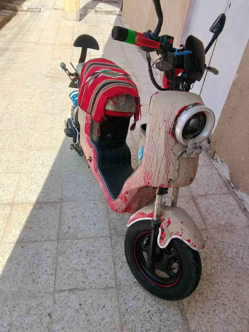 السلام عليكم للبيع دراجه شحن R9بطاريات جديده تخم تاير المكان ذي قار الرفاعي السعر 490وبيه مجال الرقم ***********
