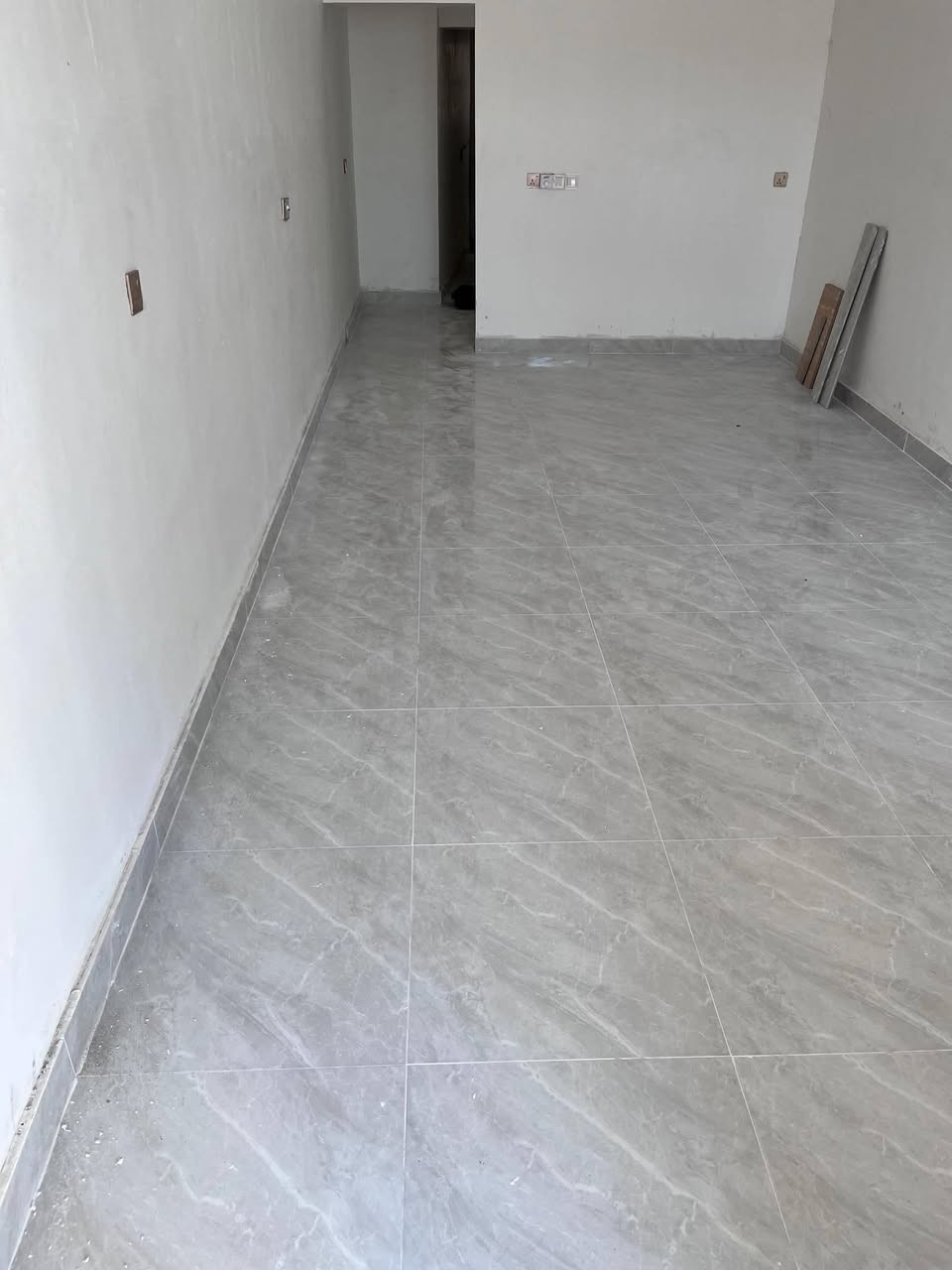 ***********
ابو ملاك خلفه سيراميك وبورسلين لوح 120 بي 60 جدران وارضيه اسعار مناسبه ونلتزم بالمواعيد مقيم ببغداد
