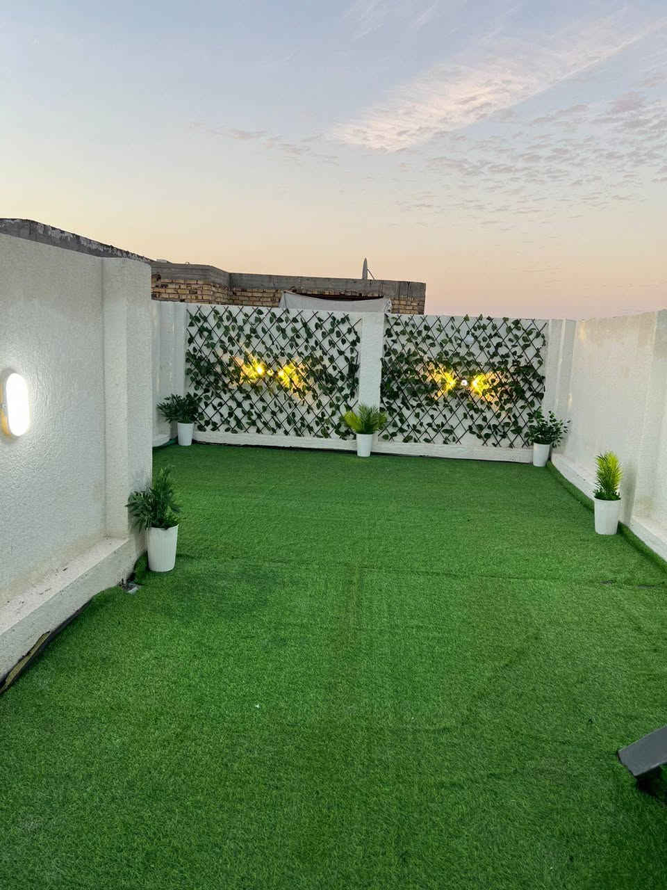 ماشاء الله تبارك الله 
بيت للبيع بناء حديث 2026 المساحه 100متر المنطقة بكرلي شارع الغسل البيت جاهز من نواحي الخدميه كهرباء ماء مجاري
سعر البيت 105 
اللستفسار رقم الهاتف :***********
