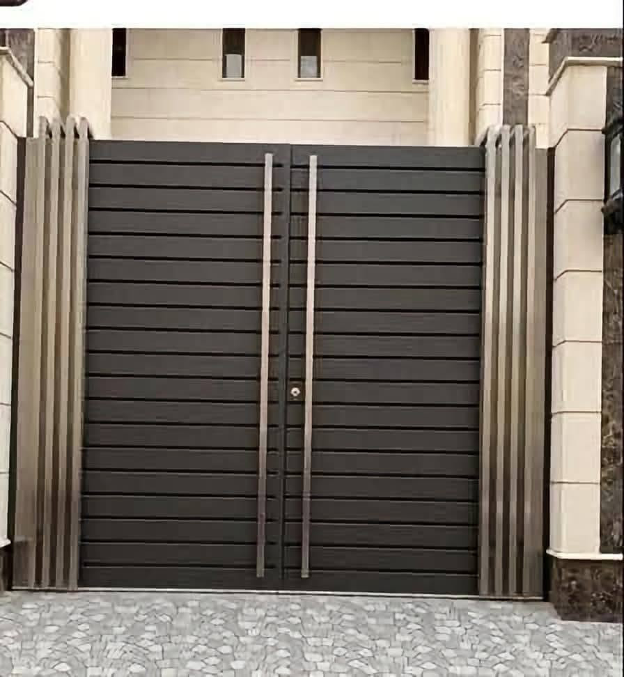 معمل حدادة ونجارة المصطفى
لبيع الابواب والشبابيك الحديد
               جراجيب وابواب خشب

الفريم جنل تركي والتقطيع ملم ونص تركي 
الفريم بوري شخاطة والتقطيع ملم ونص 

                سعر المتر تفصال
                  45 الف 
                  50 الف
                  55 الف
                  60 الف
                  65 الف  
                  70 الف
                  75 الف
          
      سي أن سي 2 ملم المتر 85 الف

                العمل درجة اولى 

              باب  1* 2 السعر 160 الف

             باب.  1* 2.70  السعر  175 الف

              باب. 1 * 3 السعر 200 الف

           باب  1.25 *2.70 السعر 225 الف

            باب. 1.25 *3. السعر 250 الف

             باب بليت كبس السعر 80 الف

           شباك 90 * 2 السعر 120 الف

          شباك 1 * 2   السعر 125 الف

         شباك  1.5 *1.5 السعر  145 الف

         شباك 1.5 * 2  السعر  155 الف

       شباك  2 * 2  السعر  175 الف 

      شباك  2 * 2/5  السعر  230 الف

     شباك  2  *  3  السعر 250 الف

          باب خشب صاج عراقي طبع 
           السعر  80   الف

           باب خشب صاج عراقي نقش 
           السعر  80  الف

        باب خشب صاج عراقي ساده
         السعر  75 الف 

        باب خشب تركي 65 الف

جرجوبة 1 * 2 السعر 60 الف

جرجوبة خشب روسي                 1 * 2.70  السعر 75 الف

جرجوبه خشب روسي                 1 * 3 السعر 100 الف

جرجوبه خشب جاوي افريقي                 1 * 2.70 السعر 125 الف

جرجوبة خشب ماليزي                 1 * 2.70 السعر 160 الف
                                    
         ابواب الخشب مصبوغه وكامله مع الكيلون 

                         العنوان 

                    بغداد حي اور  

            موبايل ***********

نص مكتوب في الصور:
- تحديد ٥ من الصور ٦:٥٤ ص