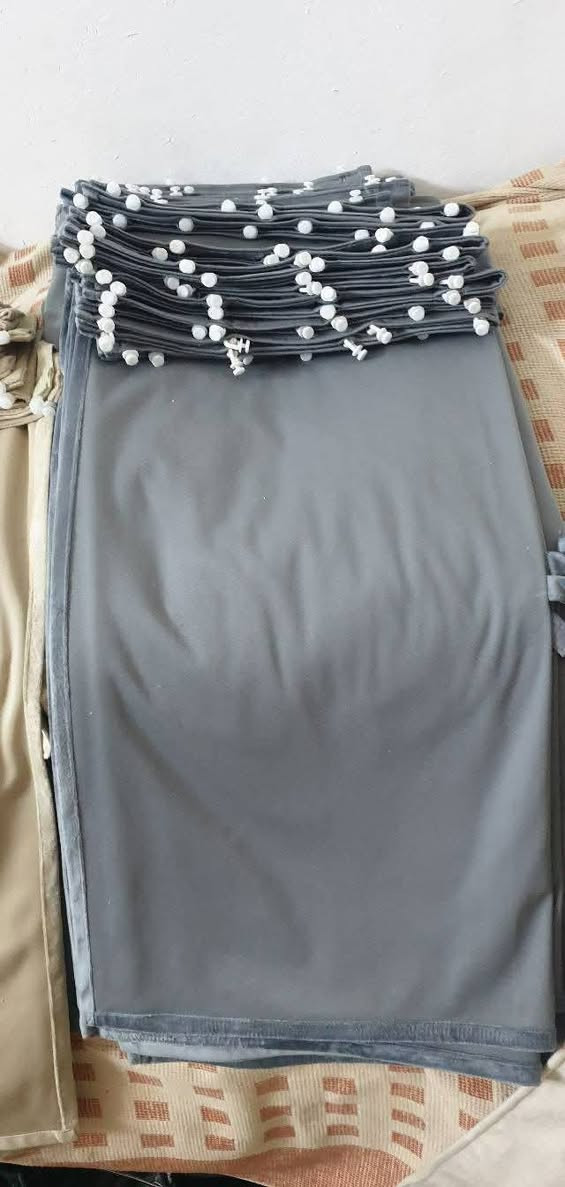 السلام عليكم
بردات كوستر احسن انواع القماش 

المجموعه سعرها ٩٥ وبالجمله  تختلف اسعارها 

المكان بغداد اللون انته تختاره والقياسات حسب موديل السيارة واسويهن

هاتف ***********

الرقم مابيه واتساب
